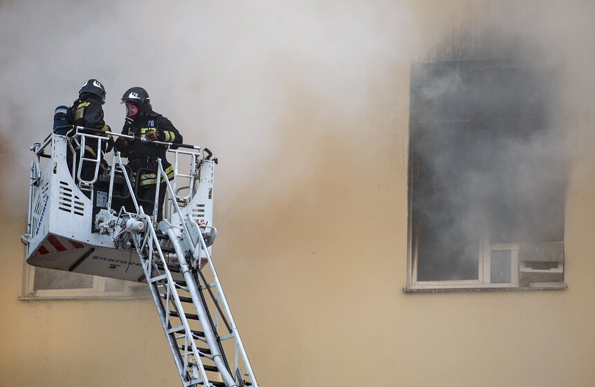 Пожар в здании Минобороны на Знаменке 17 фото