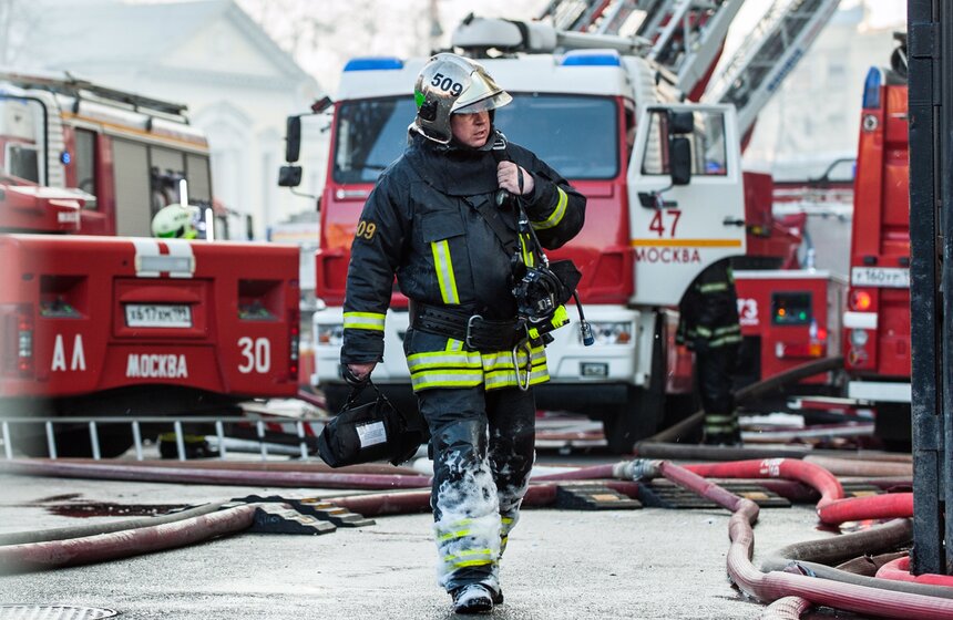 Пожар в здании Минобороны на Знаменке 28 фото