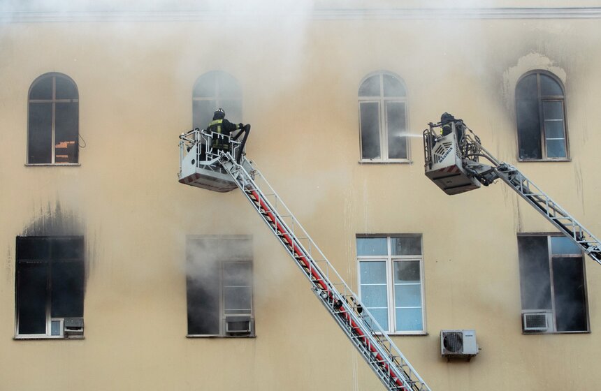 Пожар в здании Минобороны на Знаменке 20 фото