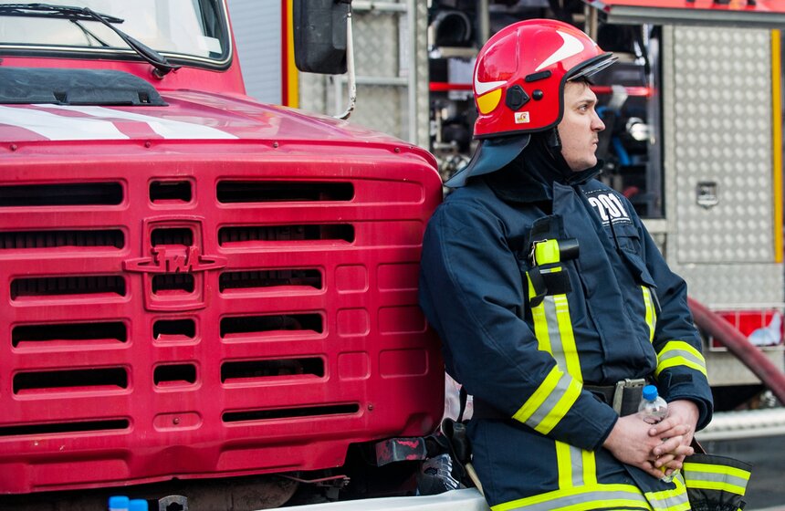 Пожар в здании Минобороны на Знаменке 19 фото