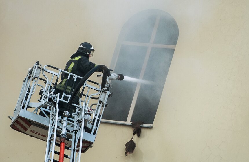 Пожар в здании Минобороны на Знаменке 25 фото