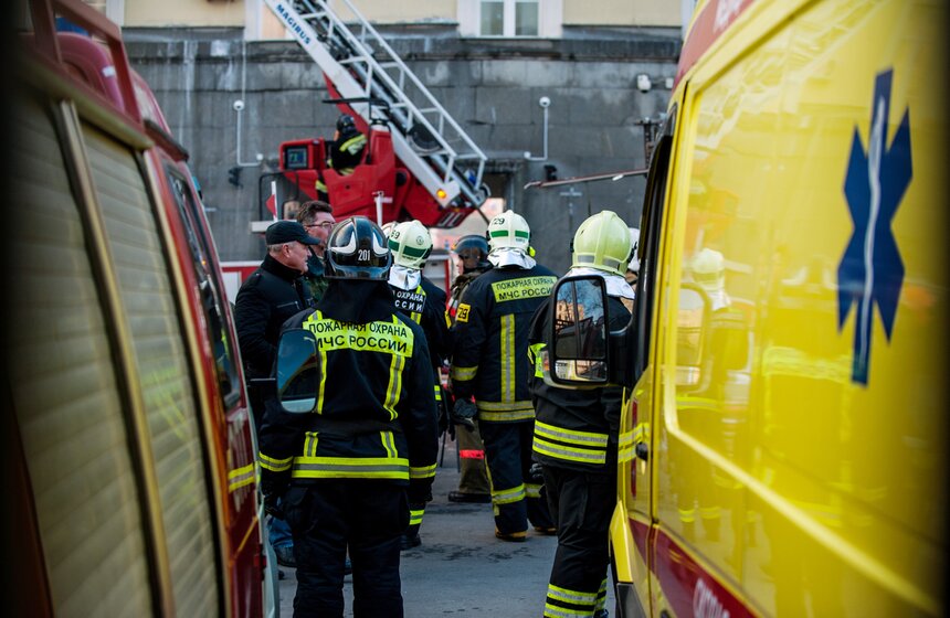 Пожар в здании Минобороны на Знаменке 24 фото