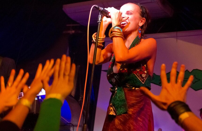 В клубе "Гоголь" состоялся концерт группы "Маша и Медведи" 2 фото