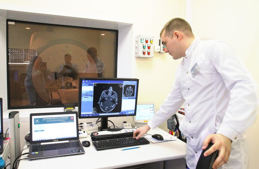 Сергей Собянин посетил Центр радиохирургии НИИ Склифосовского 9 фото