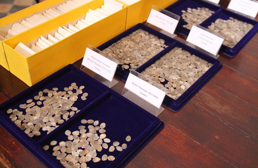 Собянин передал Музею Москвы обнаруженный в "Зарядье" клад 13 фото