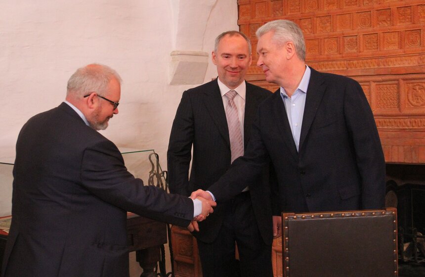 Собянин передал Музею Москвы обнаруженный в "Зарядье" клад 16 фото