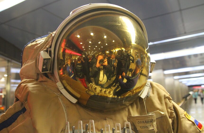 В галерее "Метро" открылась фотовыставка ко Дню космонавтики 2 фото