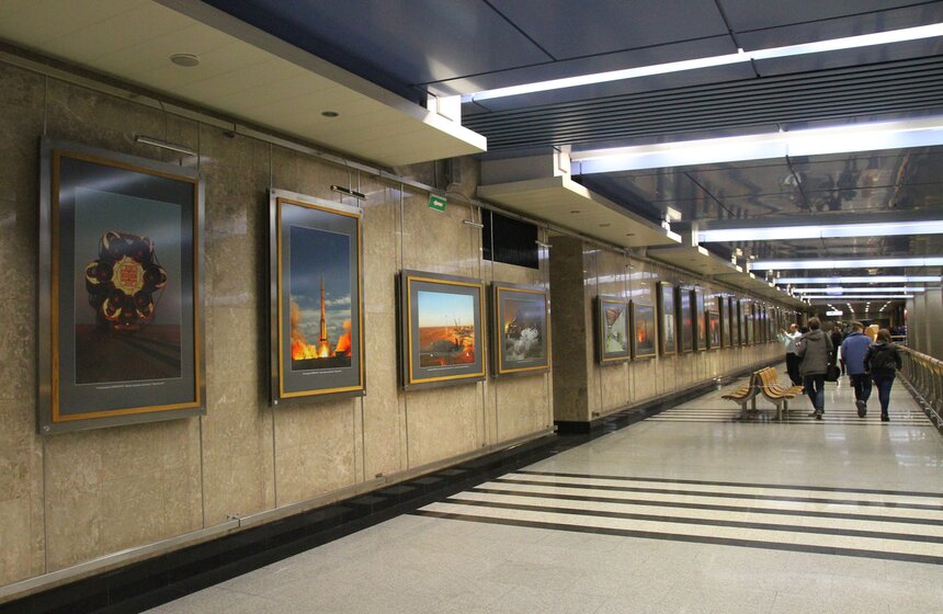 В галерее "Метро" открылась фотовыставка ко Дню космонавтики 21 фото