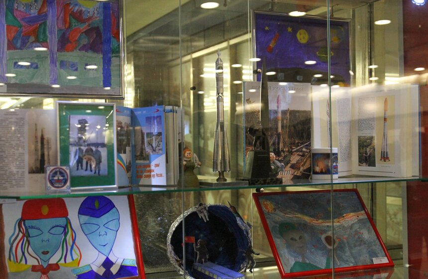 В галерее "Метро" открылась фотовыставка ко Дню космонавтики 11 фото