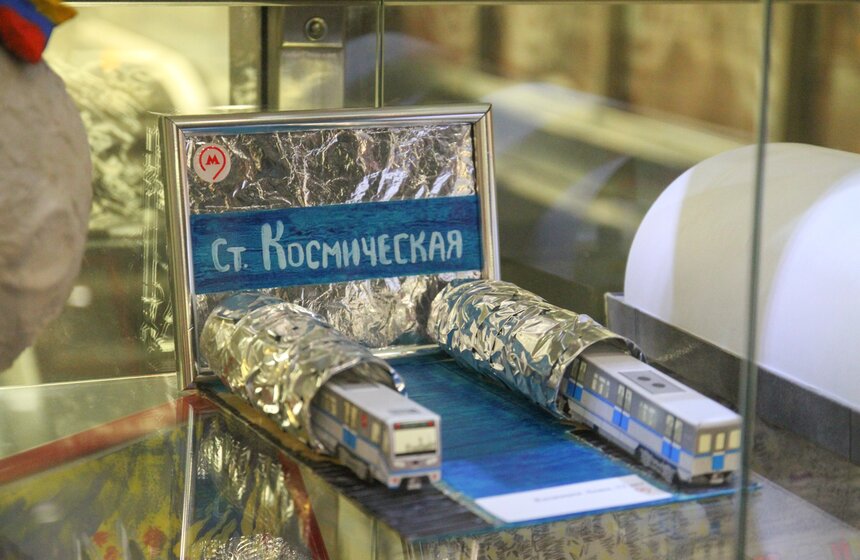 В галерее "Метро" открылась фотовыставка ко Дню космонавтики 12 фото