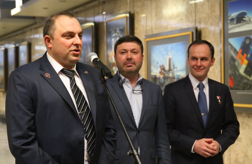 В галерее "Метро" открылась фотовыставка ко Дню космонавтики 4 фото