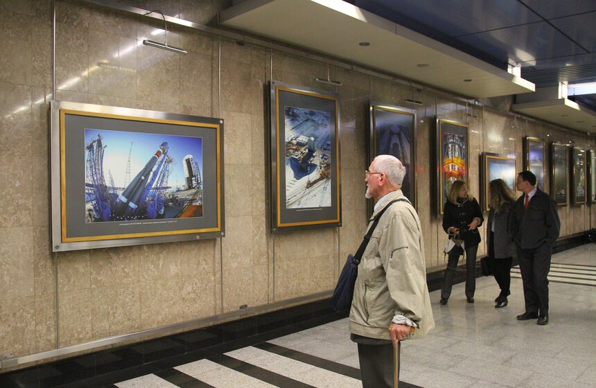 В галерее "Метро" открылась фотовыставка ко Дню космонавтики 8 фото