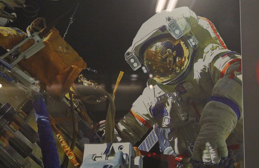 В галерее "Метро" открылась фотовыставка ко Дню космонавтики 9 фото