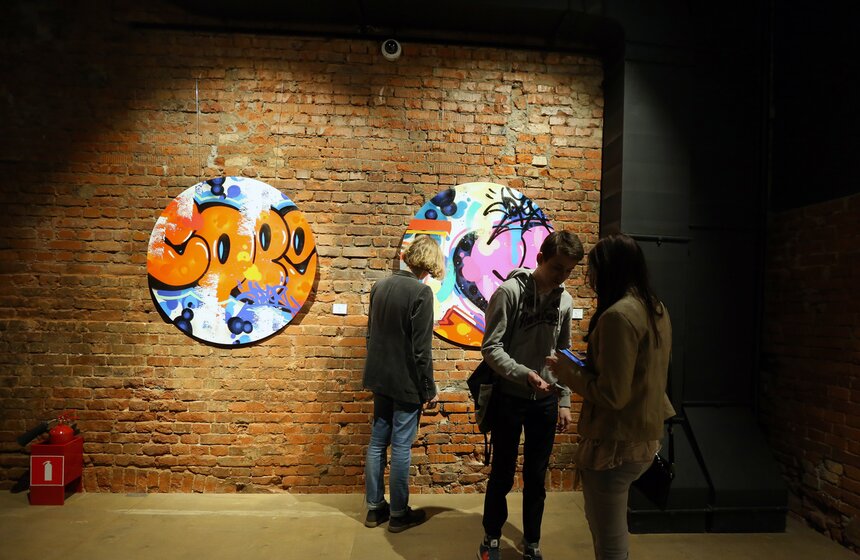 В ДК "Трехгорка" открылась выставка граффити-райтера Cope2 3 фото