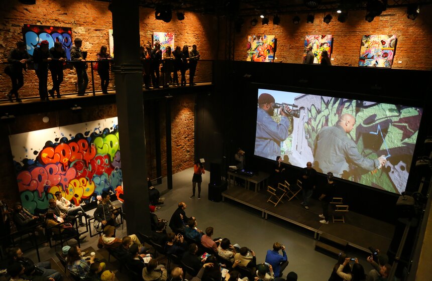 В ДК "Трехгорка" открылась выставка граффити-райтера Cope2 13 фото