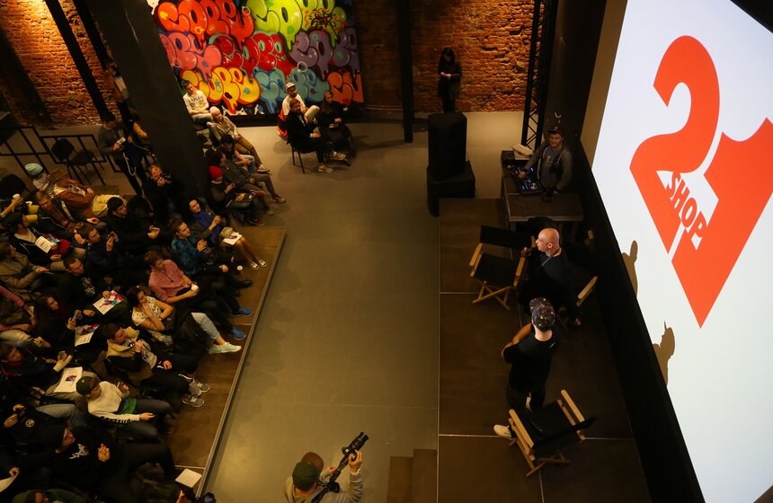 В ДК "Трехгорка" открылась выставка граффити-райтера Cope2 12 фото