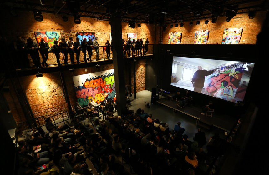 В ДК "Трехгорка" открылась выставка граффити-райтера Cope2 14 фото