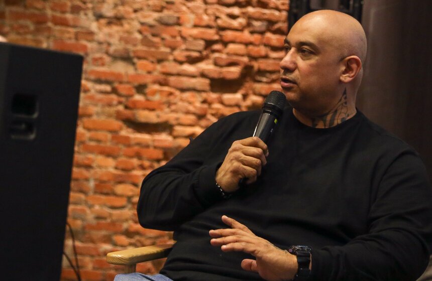 В ДК "Трехгорка" открылась выставка граффити-райтера Cope2 20 фото