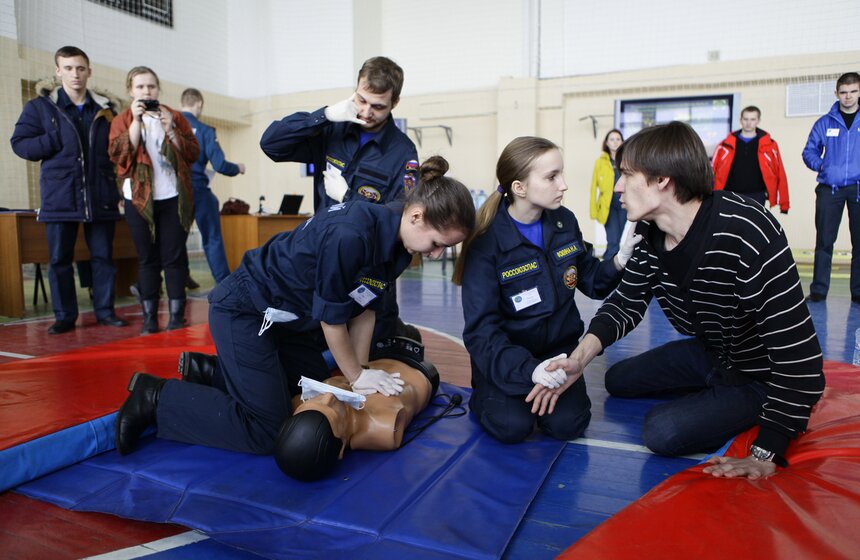 Студенты приняли участие в соревнованиях МЧС 9 фото