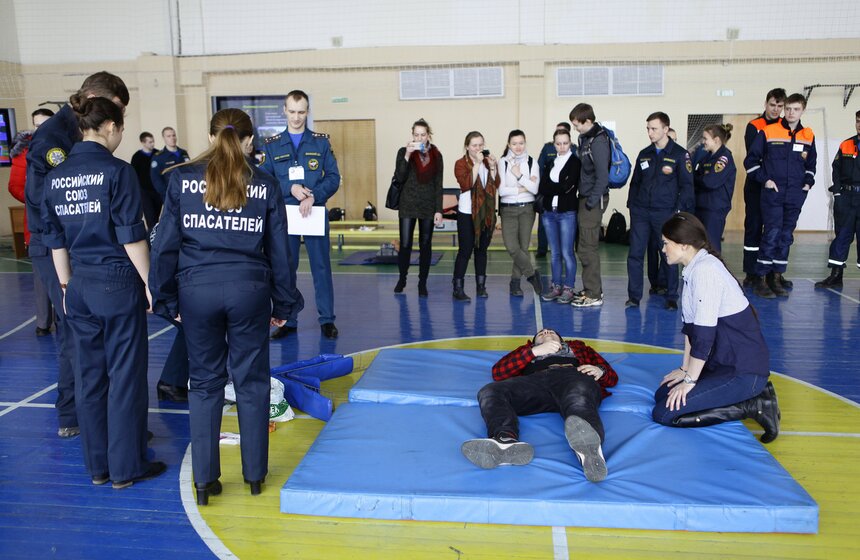 Студенты приняли участие в соревнованиях МЧС 2 фото