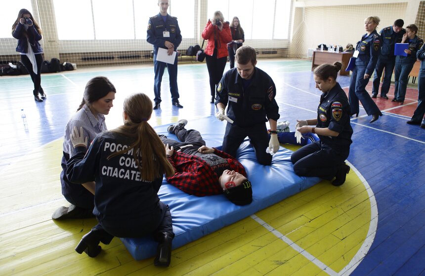 Студенты приняли участие в соревнованиях МЧС 3 фото
