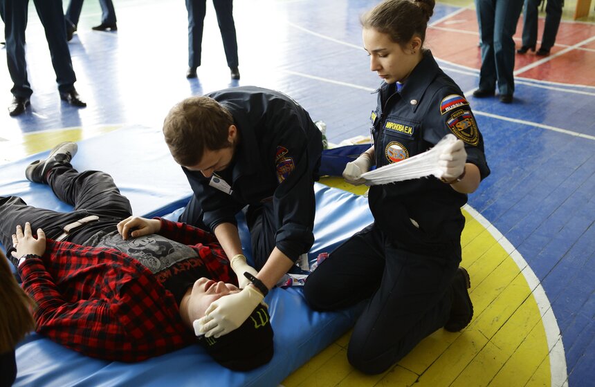 Студенты приняли участие в соревнованиях МЧС 4 фото