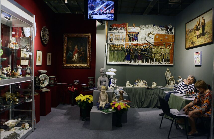 В ЦДХ открылся Российский антикварный салон 6 фото