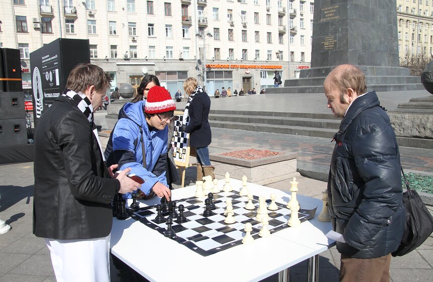Городской фестиваль шахмат на Тверской площади 10 фото
