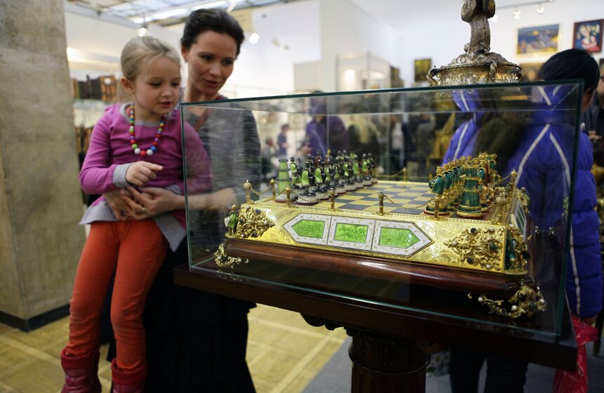 В ЦДХ открылся Российский антикварный салон 14 фото