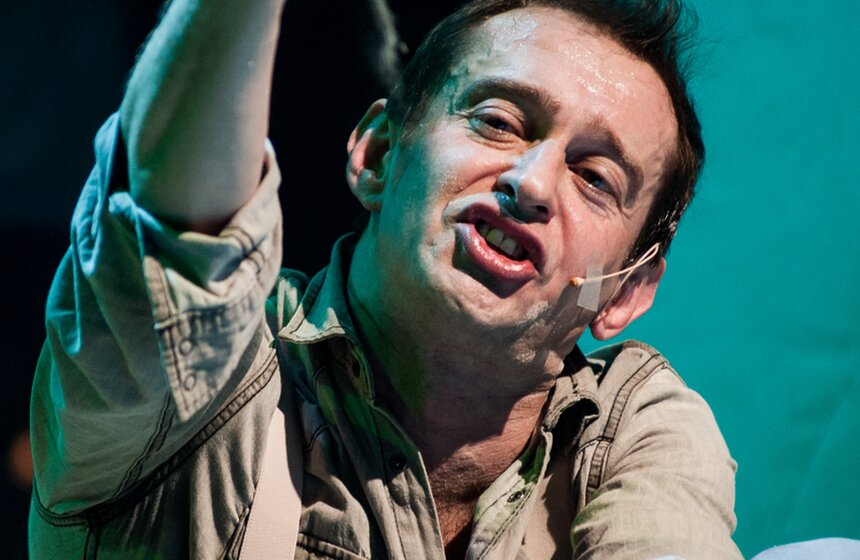 "Современник" представил спектакль "Не покидай свою планету" 18 фото