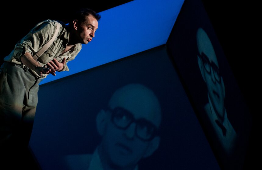 "Современник" представил спектакль "Не покидай свою планету" 17 фото