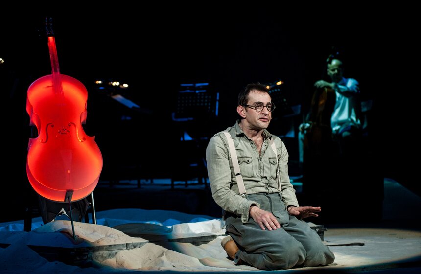 "Современник" представил спектакль "Не покидай свою планету" 24 фото