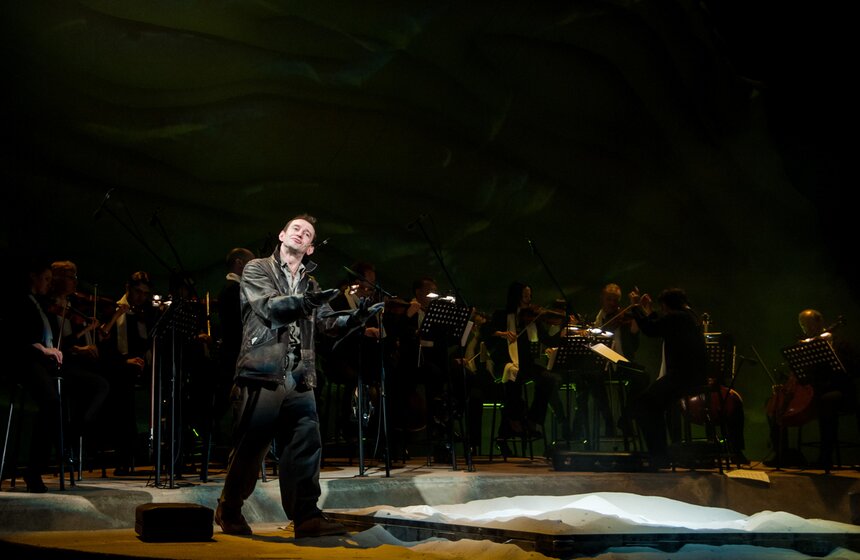 "Современник" представил спектакль "Не покидай свою планету" 25 фото