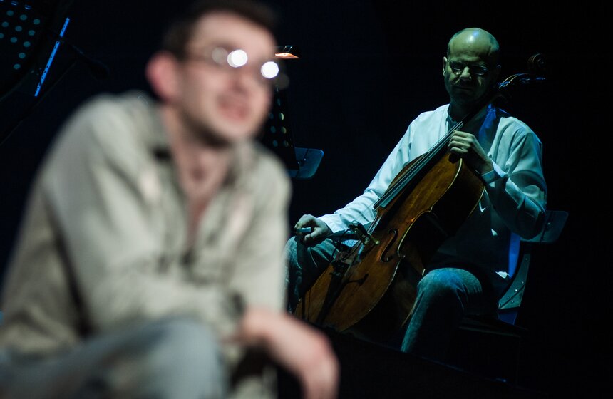 "Современник" представил спектакль "Не покидай свою планету" 26 фото