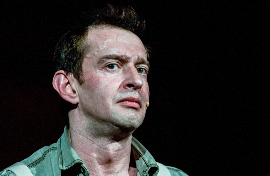 "Современник" представил спектакль "Не покидай свою планету" 6 фото