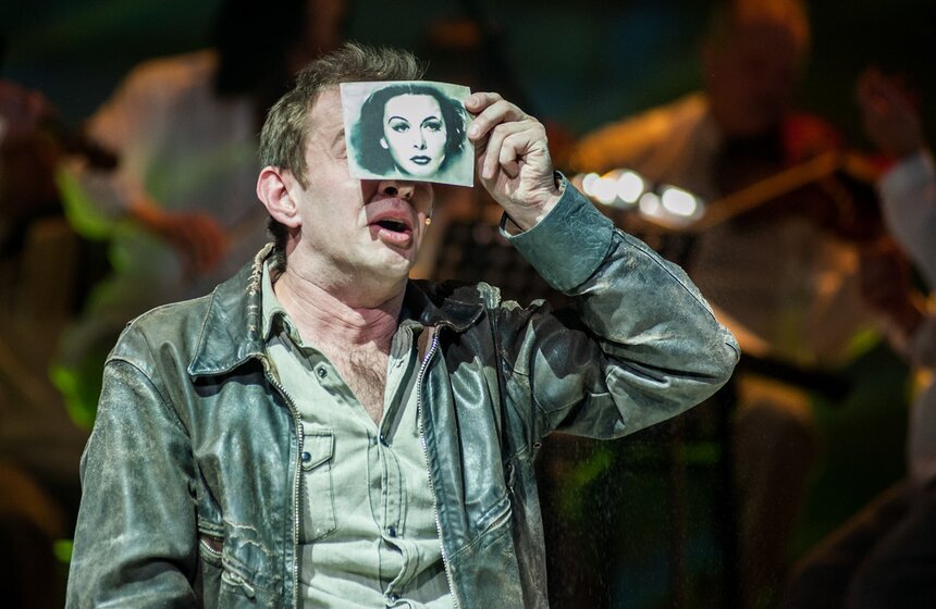 "Современник" представил спектакль "Не покидай свою планету" 4 фото