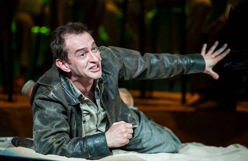 "Современник" представил спектакль "Не покидай свою планету" 3 фото