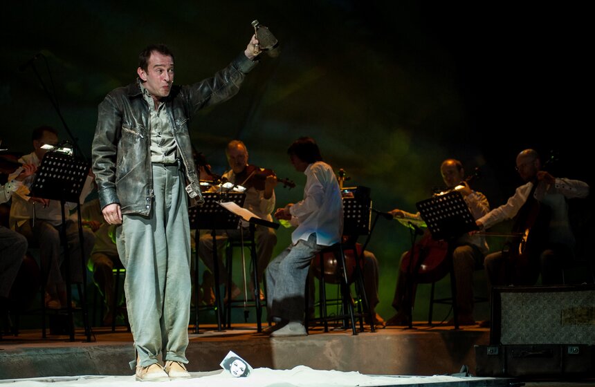 "Современник" представил спектакль "Не покидай свою планету" 5 фото