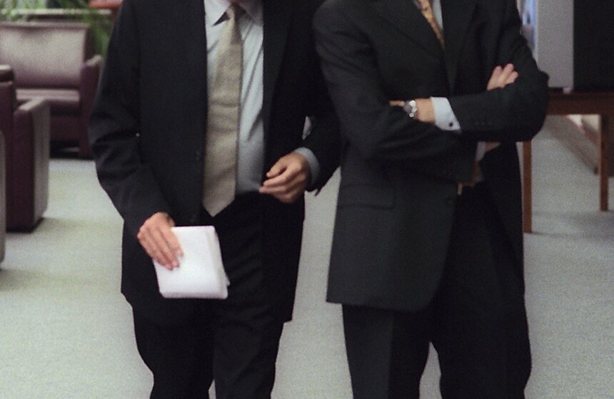 Депутаты Госдумы Борис Березовский и Роман Абрамович. Москва. Июнь 2000 года.