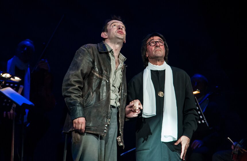 "Современник" представил спектакль "Не покидай свою планету" 34 фото