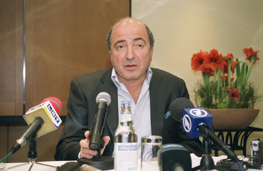 Борис Березовский напресс-конференции в отеле "Ридзене". Рига. Февраль 2005 года.