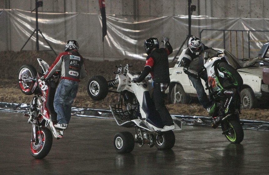 В "Олимпийском" прошло шоу внедорожников MONSTER MANIA 10 фото