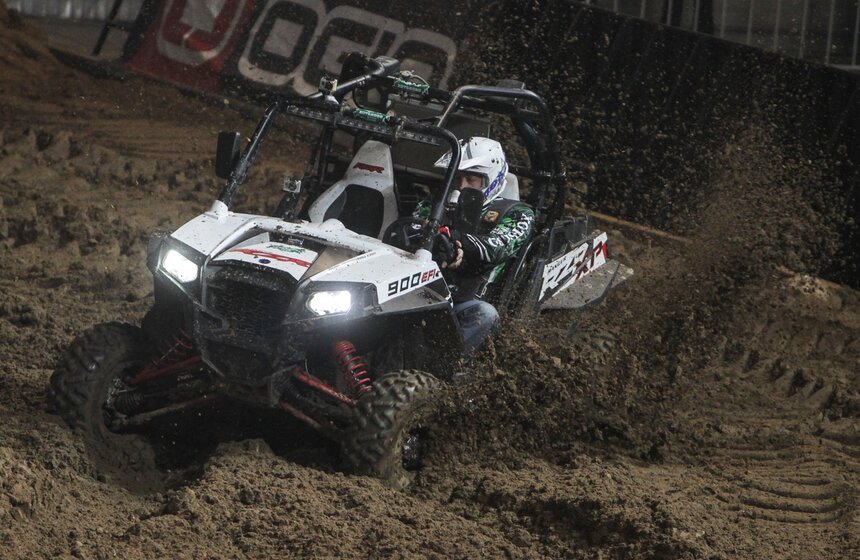 В "Олимпийском" прошло шоу внедорожников MONSTER MANIA 13 фото