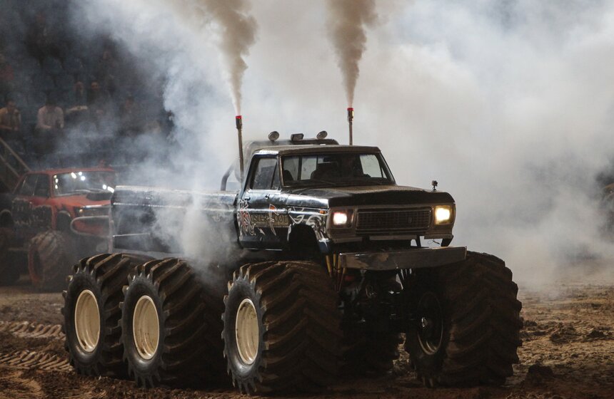 В "Олимпийском" прошло шоу внедорожников MONSTER MANIA 3 фото