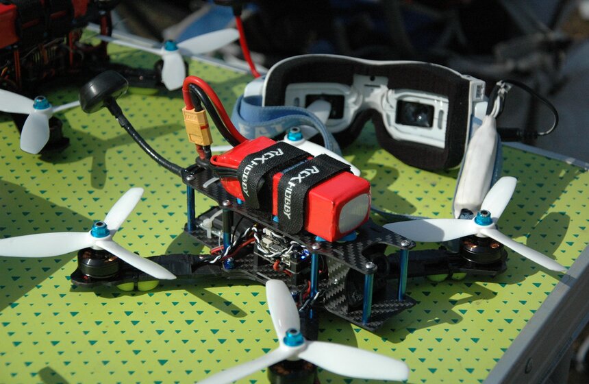 В рамках "РИФ+КИБ 2016" проходят соревнования дронов 5 фото