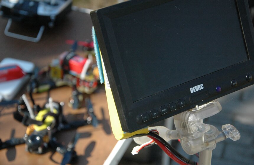 В рамках "РИФ+КИБ 2016" проходят соревнования дронов 10 фото