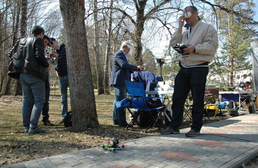 В рамках "РИФ+КИБ 2016" проходят соревнования дронов 15 фото