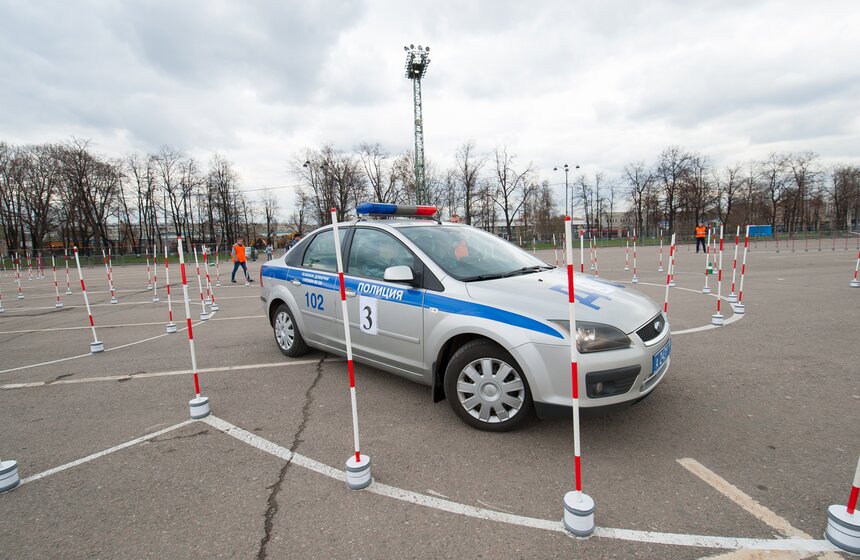 Соревнования по скоростному маневрированию среди полицейских 18 фото