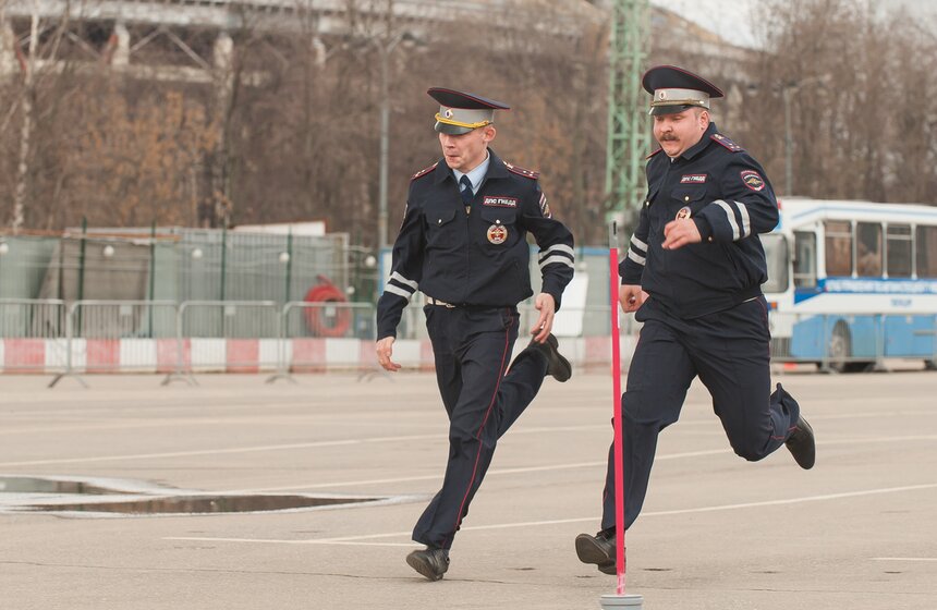 Соревнования по скоростному маневрированию среди полицейских 9 фото