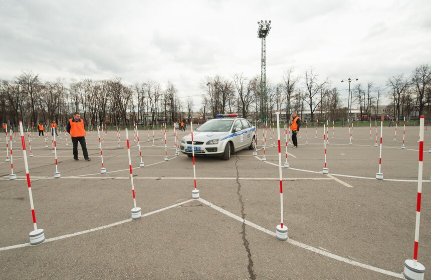 Соревнования по скоростному маневрированию среди полицейских 14 фото